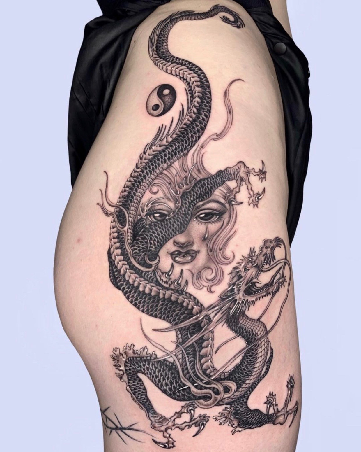 Piercing Umbigo – Sara Bird Tattoo