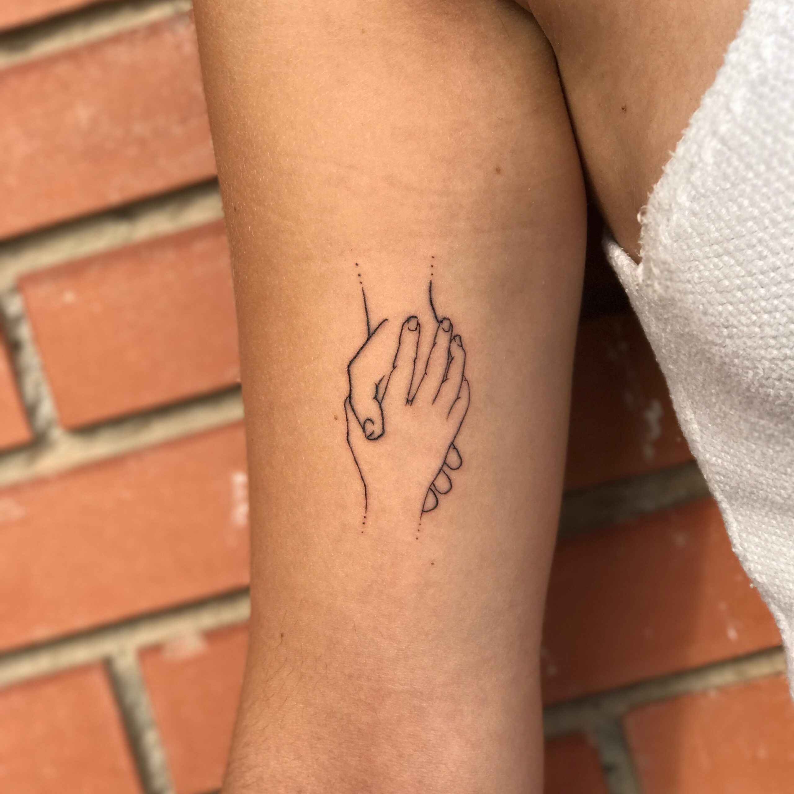 Tatuaje pequeño manos