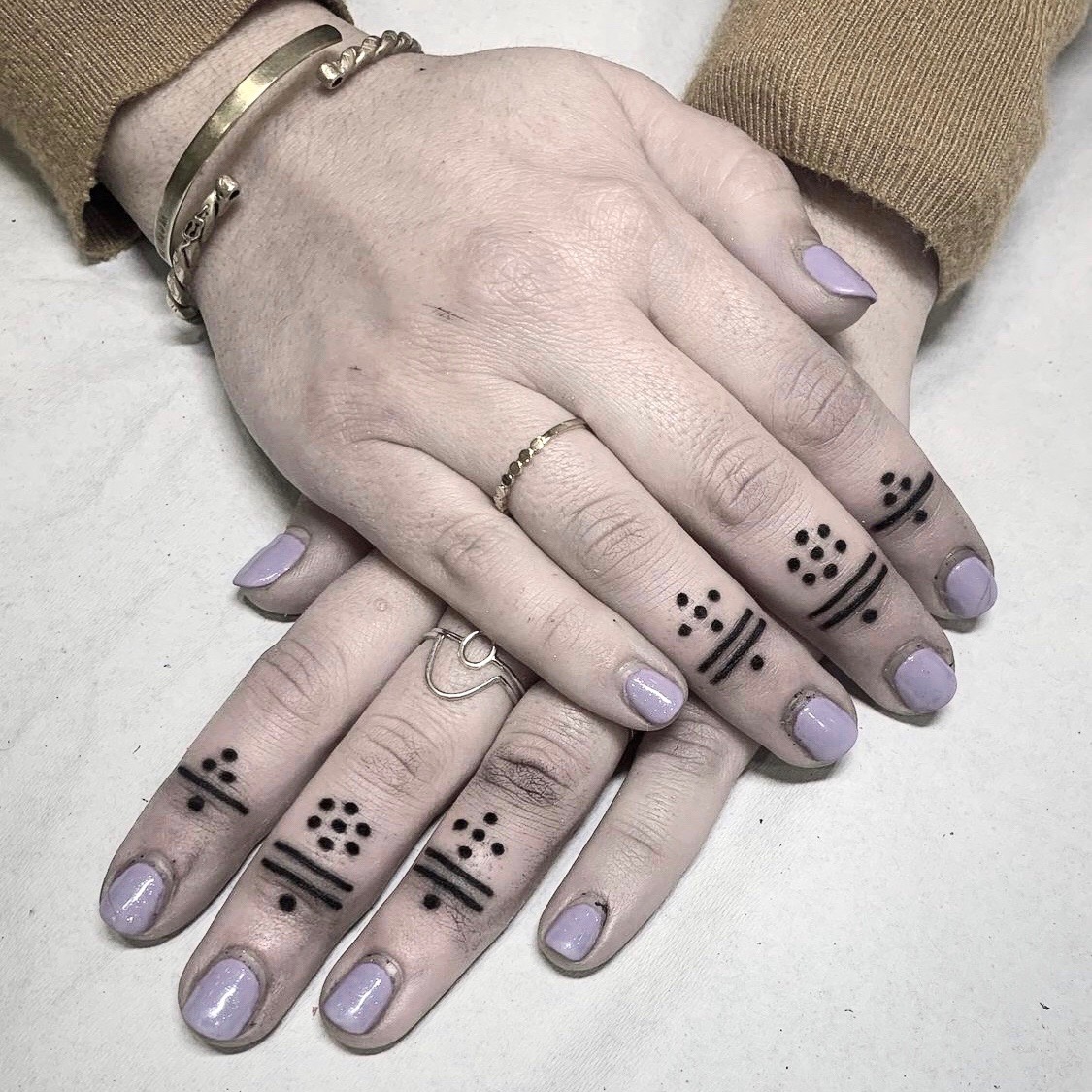 Tatuaje en los dedos